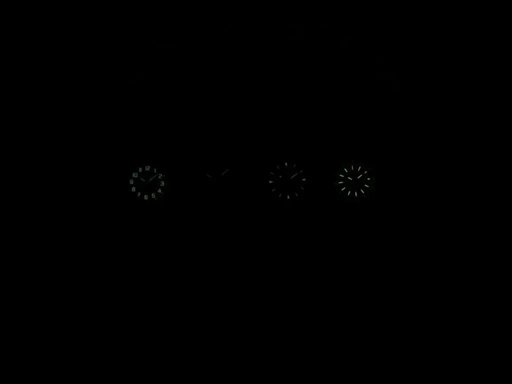 Porovnání svítivosti hodinek: Tritium vs. luminiscenční vrstva