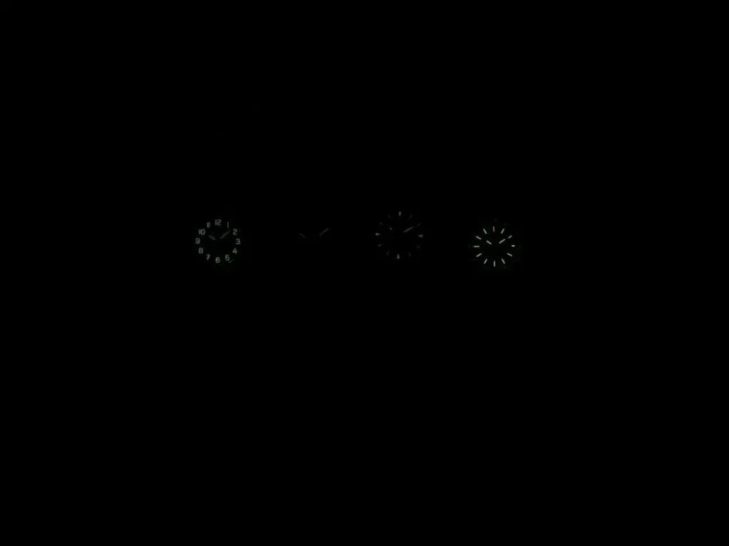 Porovnání svítivosti hodinek: Tritium vs. luminiscenční vrstva