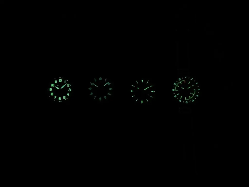 Porovnání svítivosti hodinek: Tritium vs. luminiscenční vrstva