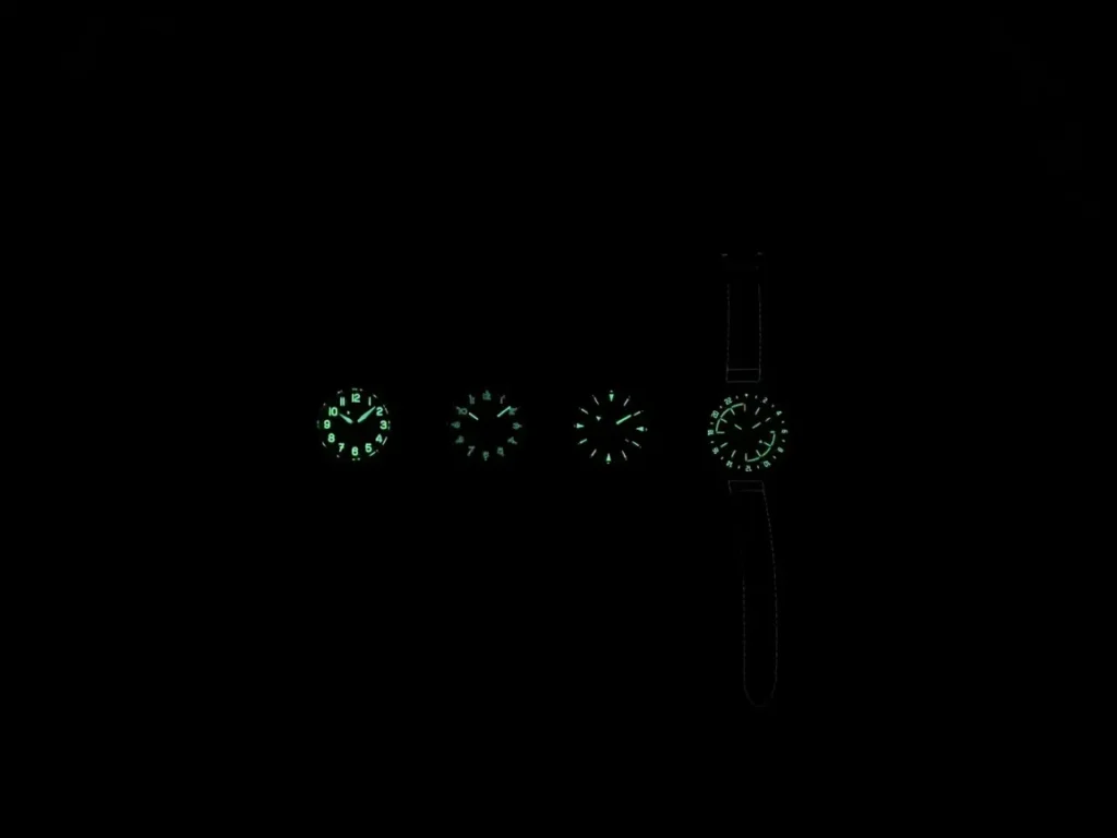 Porovnání svítivosti hodinek: Tritium vs. luminiscenční vrstva
