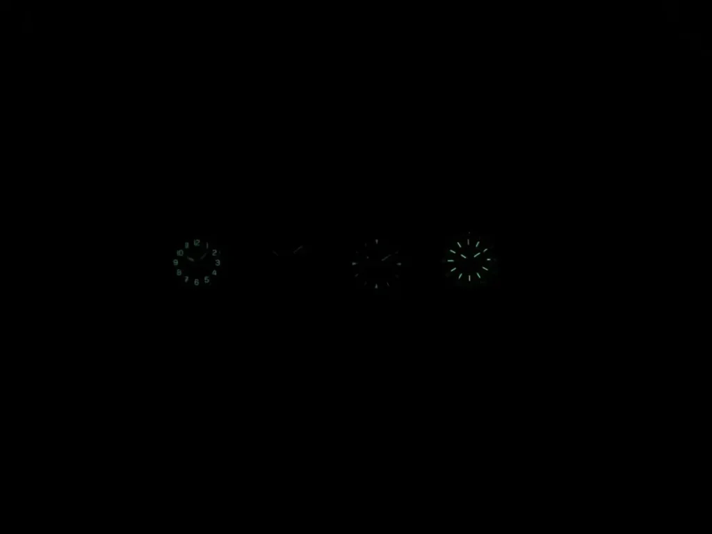 Porovnání svítivosti hodinek: Tritium vs. luminiscenční vrstva