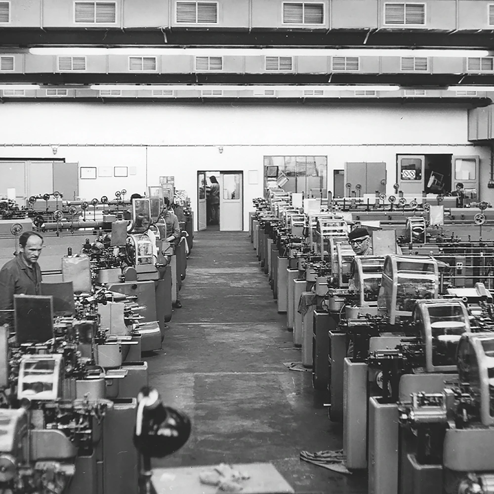 Dva podniky, jeden rok, sedmasedmdesát let